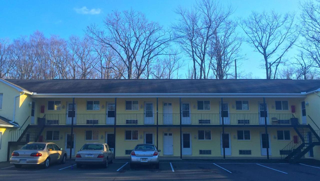 Country Place Inn And Suites White Haven Exterior photo